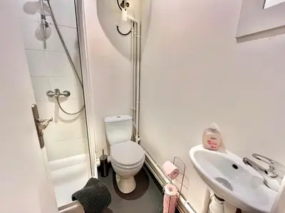 Salle de bains dans l'établissement Le Studio Courbevoie 2P BAIL MOBILITE