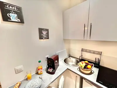 Cuisine ou kitchenette dans l'établissement Le Studio Courbevoie 2P BAIL MOBILITE