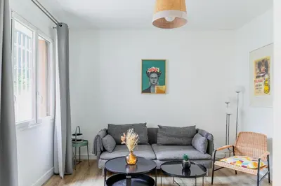 Coin salon dans l'établissement Appartement F3 55m2 à 5' de Paris