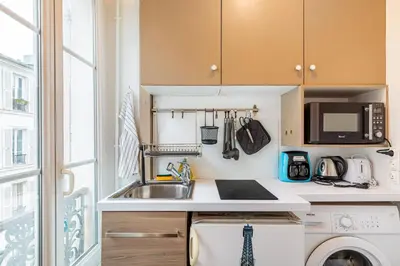 Cuisine ou kitchenette dans l'établissement GuestReady - Appartement baigné de lumière au 7e.