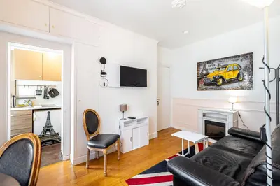 Télévision ou salle de divertissement dans l'établissement GuestReady - Appartement baigné de lumière au 7e.