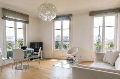 Coin salon dans l'établissement Central&Spacious 2BD Apart for 4 in Champs Elysées