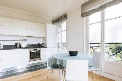 Cuisine ou kitchenette dans l'établissement Central&Spacious 2BD Apart for 4 in Champs Elysées