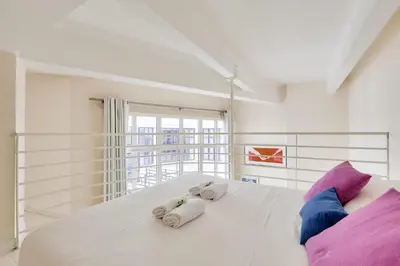 Un ou plusieurs lits dans un hébergement de l'établissement Mini-loft de charme au coeur de Paris