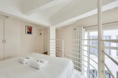 Un ou plusieurs lits dans un hébergement de l'établissement Mini-loft de charme au coeur de Paris