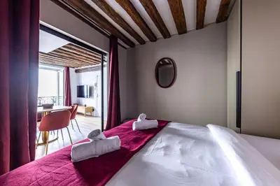 Un ou plusieurs lits dans un hébergement de l'établissement Luxury Newly Renovated 4 stars Prestige Apartment , Panthéon Area, Central Paris
