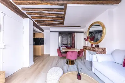 Coin salon dans l'établissement Luxury Newly Renovated 4 stars Prestige Apartment , Panthéon Area, Central Paris