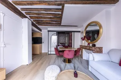 Coin salon dans l'établissement Luxury Newly Renovated 4 stars Prestige Apartment , Panthéon Area, Central Paris