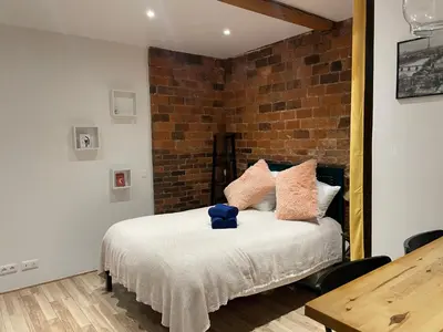 Un ou plusieurs lits dans un hébergement de l'établissement Superbe Studio Montmartre, rue des Abbesses