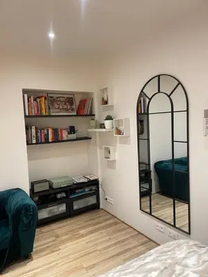 Bibliothèque dans l'appartement
