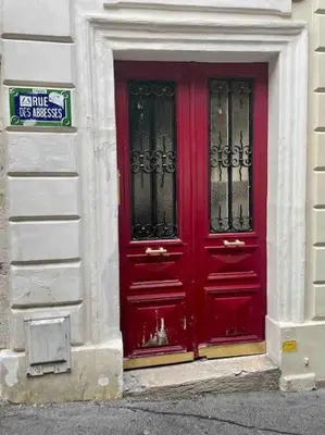 Plan de l'établissement Superbe Studio Montmartre, rue des Abbesses