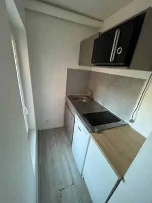 Cuisine ou kitchenette dans l'établissement Studio proche La Defense