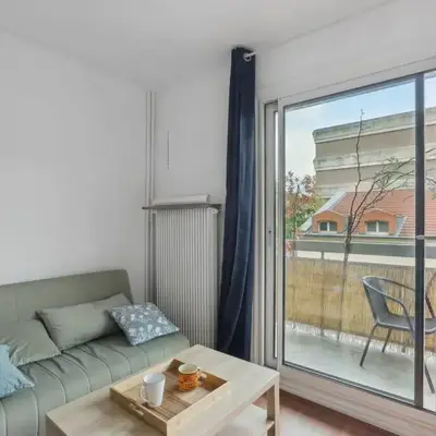 Studio aménagé avec terrasse