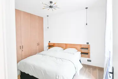 Un ou plusieurs lits dans un hébergement de l'établissement Parking Gratuit - Montmartre Charme & Patio Privé - Sacré-Cœur Metro Anvers