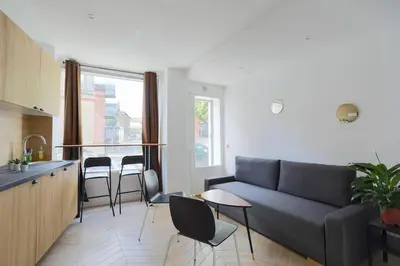 Cuisine ou kitchenette dans l'établissement Très beau T3 proche RER Port Royal 6 pers