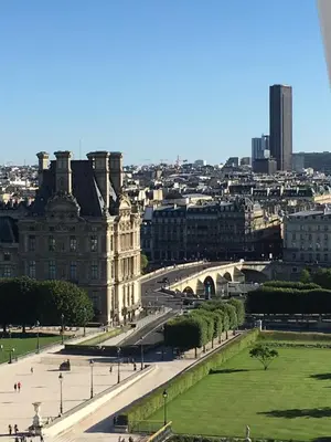 Vue générale sur Paris ou vue de la ville depuis l'appartement
