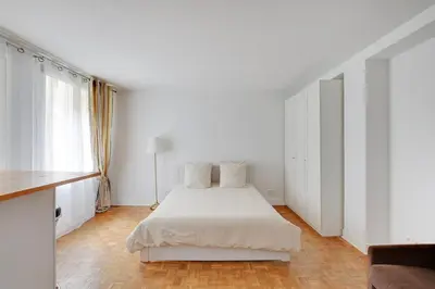 Un ou plusieurs lits dans un hébergement de l'établissement Maison de la Radio - Tour Effeil