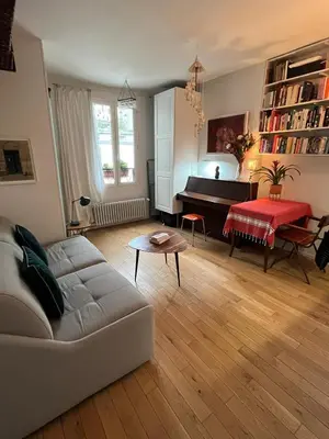 Coin salon dans l'établissement Montmartre Bright & Quiet
