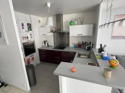 Cuisine ou kitchenette dans l'établissement F4 lumineux proche du stade de France