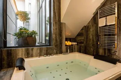 Salle de bains dans l'établissement My Skydome - Marais - Lancry - 4 Suites de luxe avec climatisation