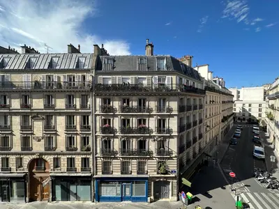 Vue générale sur Paris ou vue de la ville depuis l'appartement
