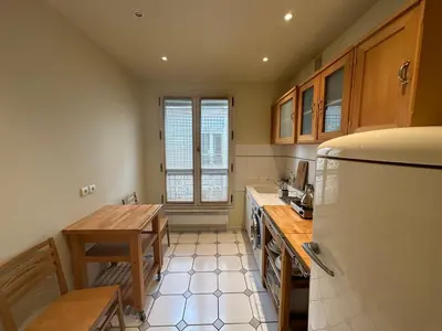 Cuisine ou kitchenette dans l'établissement 70 sqm apartment in 75008 Paris