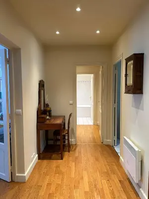 Télévision ou salle de divertissement dans l'établissement 70 sqm apartment in 75008 Paris