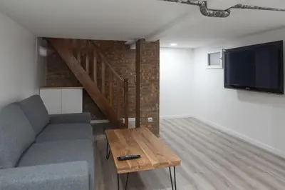 Télévision ou salle de divertissement dans l'établissement Appartement spacieux et confortable à Paris 17ème