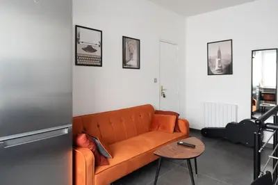 Coin salon dans l'établissement Appartement spacieux et confortable à Paris 17ème