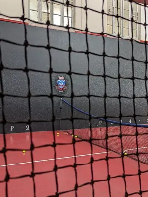 Tennis ou squash au sein de l'hôtel ou à proximité