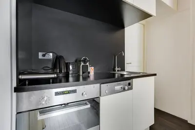 Cuisine ou kitchenette dans l'établissement le zebre