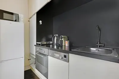Cuisine ou kitchenette dans l'établissement le zebre