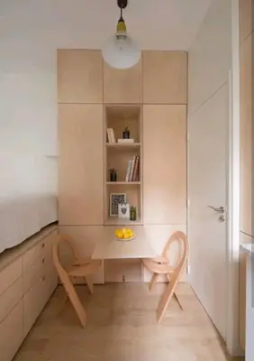 Bibliothèque dans l'appartement