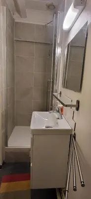 Salle de bains dans l'établissement Cozy studio Clichy Levallois