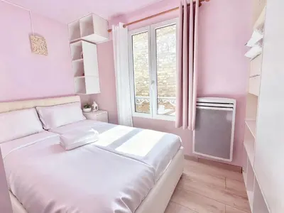 Un ou plusieurs lits dans un hébergement de l'établissement Pink Warm Studio near Arc de Triomphe