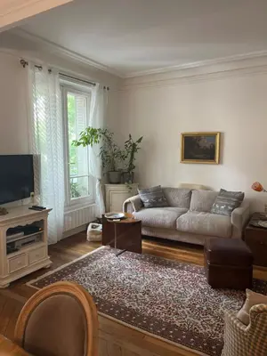 Coin salon dans l'établissement Belle chambre à Montmartre