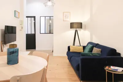 Coin salon dans l'établissement Appartement chaleureux - proche Montmartre
