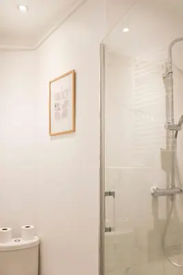 Salle de bains dans l'établissement Appartement chaleureux - proche Montmartre
