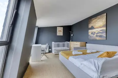 Un ou plusieurs lits dans un hébergement de l'établissement Luxury Penthouse with A/C Terrace & View-Le Marais