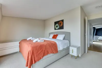 Un ou plusieurs lits dans un hébergement de l'établissement Luxury Penthouse with A/C Terrace & View-Le Marais