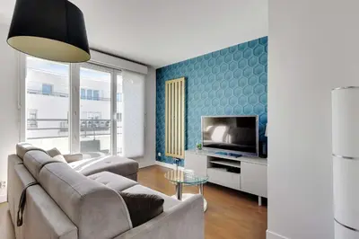 Télévision ou salle de divertissement dans l'établissement Cosy apartment & balcony -1BR 4P- Levallois-Perret