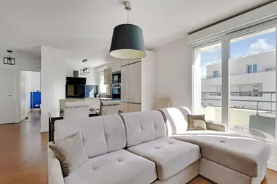 Coin salon dans l'établissement Cosy apartment & balcony -1BR 4P- Levallois-Perret
