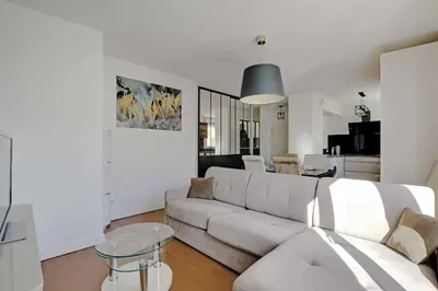 Coin salon dans l'établissement Cosy apartment & balcony -1BR 4P- Levallois-Perret