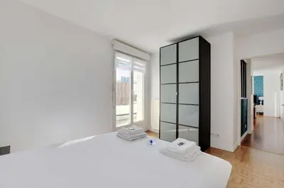 Un ou plusieurs lits dans un hébergement de l'établissement Cosy apartment & balcony -1BR 4P- Levallois-Perret