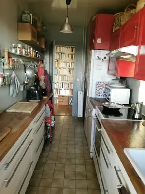 Cuisine ou kitchenette dans l'établissement Le charme de Montmartre à ciel ouvert