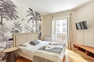 Un ou plusieurs lits dans un hébergement de l'établissement Apartment Invalide by Studio prestige