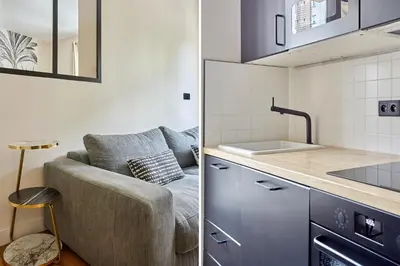 Cuisine ou kitchenette dans l'établissement Apartment Invalide by Studio prestige