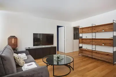 Télévision ou salle de divertissement dans l'établissement Residense Montmartre by Studio prestige