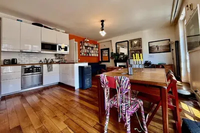 Cuisine ou kitchenette dans l'établissement Bel appartement à Paris
