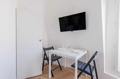 Télévision ou salle de divertissement dans l'établissement Studio confortable - 2P - Proche Nation